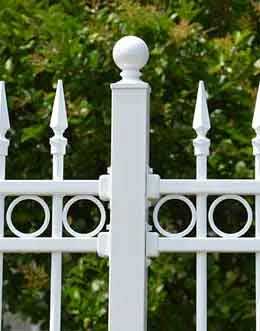 fence with bracket picture